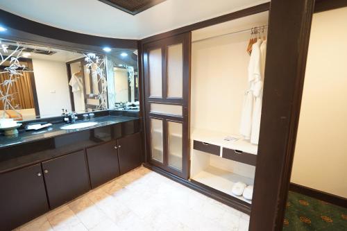 Ένα μπάνιο στο King Park Avenue Hotel Bangkok