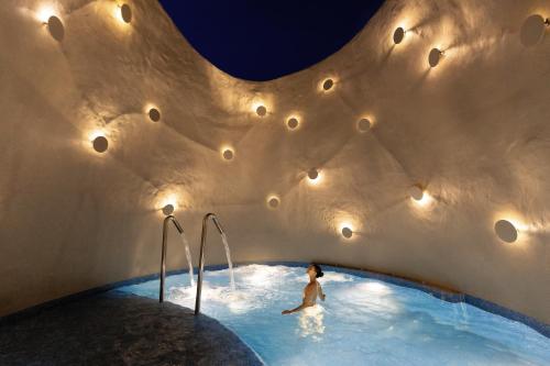 Bazén v ubytování VARANA Krabi Hotel nebo v jeho okolí