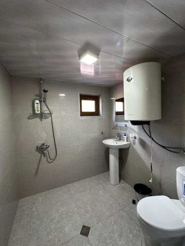 a bathroom with a toilet and a sink at Guest House Victor in Zhabeshi