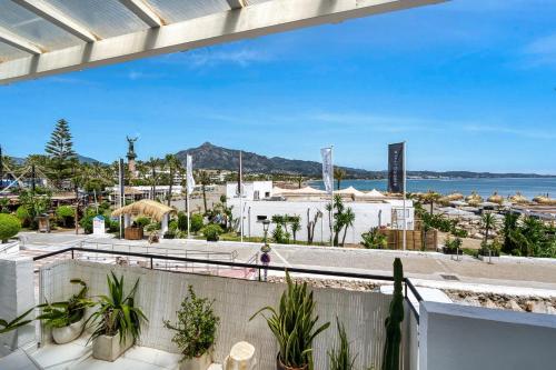 3095 Elegant Beachside Apartment in Puerto Banus