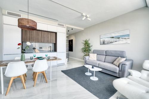 3095 Elegant Beachside Apartment in Puerto Banus