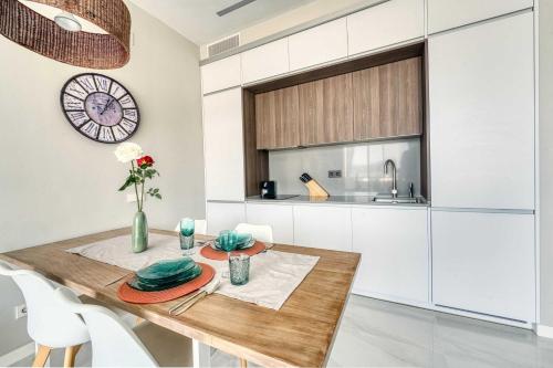 3095 Elegant Beachside Apartment in Puerto Banus