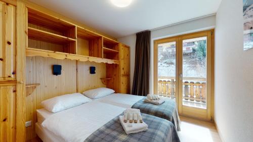 a bedroom with a bed and a window at Pracondu 2 307 - OUTDOOR & FUN charming apartment in Nendaz