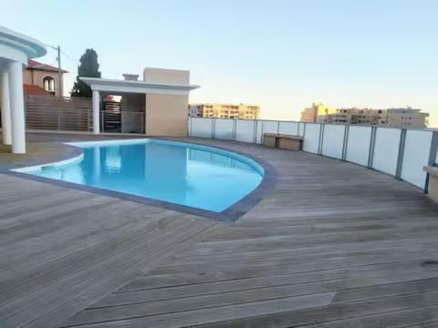 Photo de la galerie de l'établissement Sun Paradise -Stylish Flat-Rooftop Pool Access-Monaco View, à Beausoleil