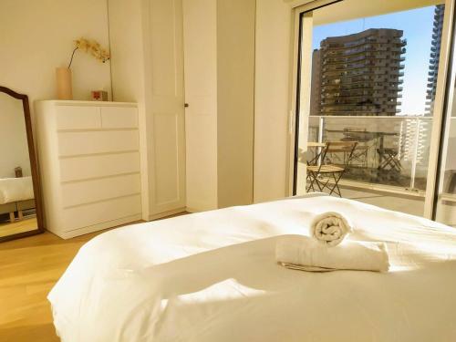 Photo de la galerie de l'établissement Sun Paradise -Stylish Flat-Rooftop Pool Access-Monaco View, à Beausoleil