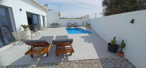 villa blue mango