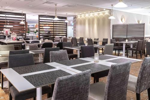 a dining room with tables and chairs at Scandic Julia in Turku