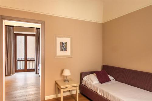 a bedroom with a bed and a table with a lamp at Best Western Hotel Stella d'Italia in Marsala