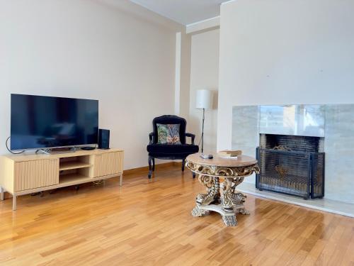 Televisyen dan/atau pusat hiburan di Douro View, Gramido, Valbom