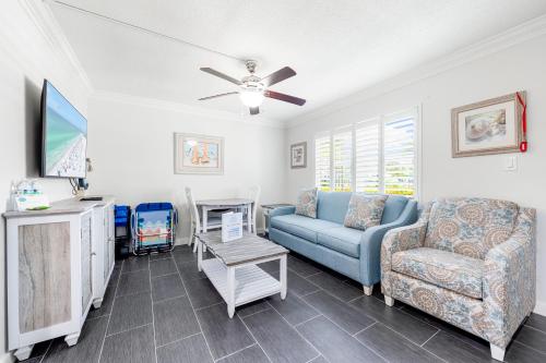 a living room with a couch and a tv at Gulf Holiday By Beachside Management in Siesta Key