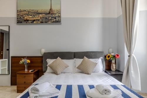 a bedroom with a bed with towels on it at STELLA GUEST HOUSE O AFFITTACAMERE in Rome