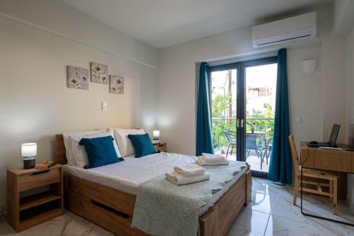 Ένα ή περισσότερα κρεβάτια σε δωμάτιο στο Pomegranate Apartments