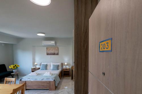 Ένα ή περισσότερα κρεβάτια σε δωμάτιο στο Pomegranate Apartments