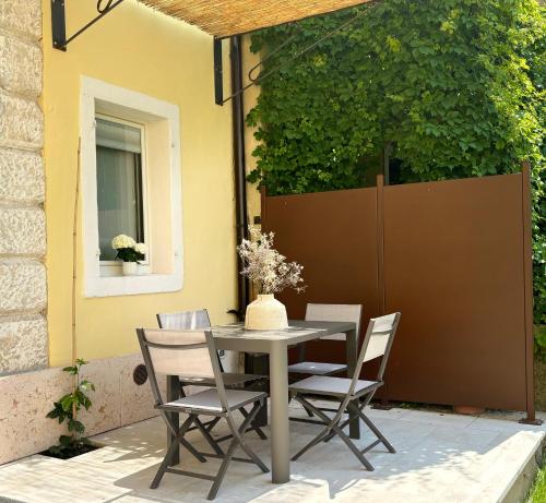 Patio nebo venkovní prostory v ubytování The Lake Suites com - Luxury stay in Lazise
