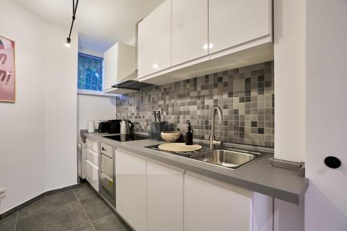 Urban Base Apartment for 9 in Berlin Mitte photo 15