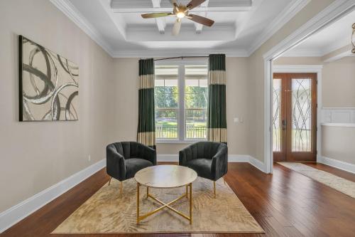 Χώρος καθιστικού στο The Pearl of Killearn home