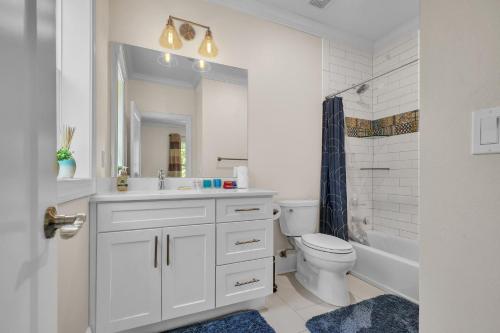 Ένα μπάνιο στο The Pearl of Killearn home
