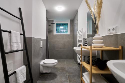 Urban Base Apartment for 9 in Berlin Mitte photo 13