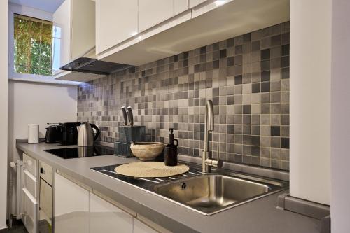 Urban Base Apartment for 9 in Berlin Mitte photo 10