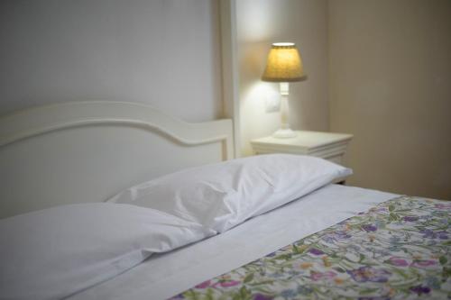 Ein Bett oder Betten in einem Zimmer der Unterkunft Albergo Pietriccio Rosso