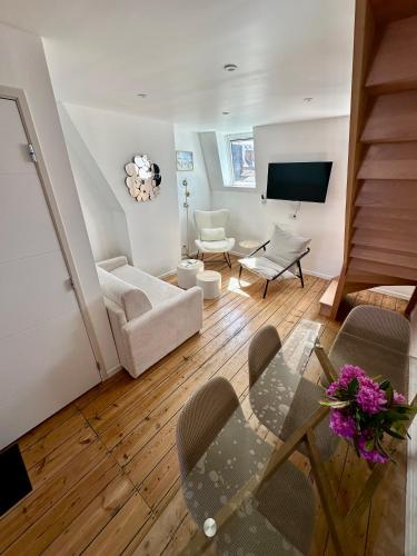 TV a/nebo společenská místnost v ubytování Le Duplex Appartement