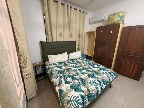 En eller flere senge i et værelse på DC Apartment Near USA Embassy