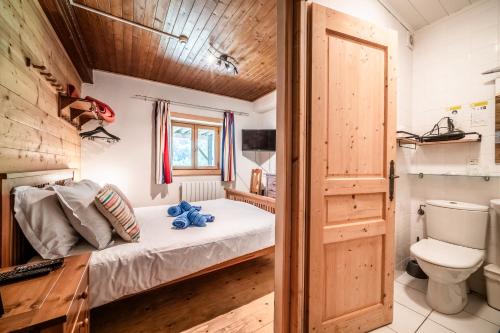 a small bedroom with a bed and a toilet at Chalet Elisthur in Saint-Jean-dʼAulps