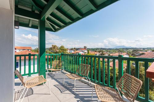 Bel appartement avec terrasse vue rhune, parking et proche des plages de Bidart