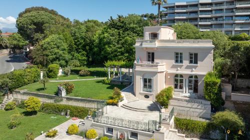 La Gloriette Azur piscine sauna vue mer