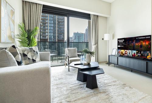 HomesGetaway -Lavish 1BR in ACT One Downtown Dubai
