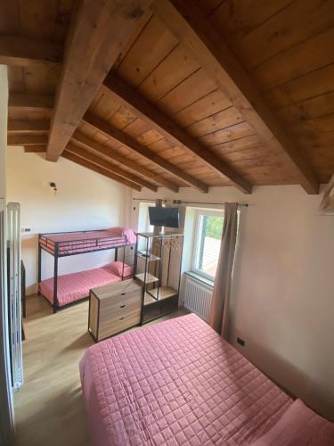 a bedroom with two pink beds and a window at Dimore d'Oltremare - Appartamento Levante in Lavagna