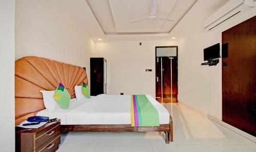 a bedroom with a large white bed and a tv at Treebo Silver Grand in Lucknow