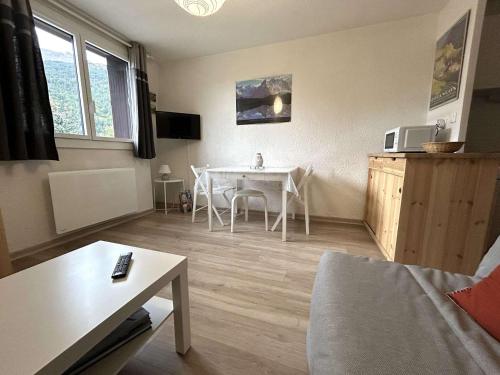 Studio Charmant avec Piscine, Ski au Pied et Parking à La Salle-les-Alpes - FR-1-330F-115