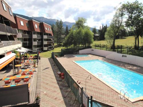 Πισίνα στο ή κοντά στο Studio Charmant avec Piscine, Ski au Pied et Parking à La Salle-les-Alpes - FR-1-330F-115