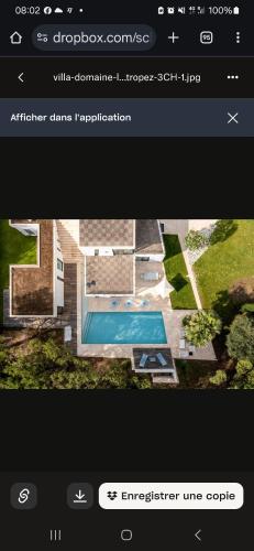 une photo d'une piscine et une capture d'écran d'un site Web dans l'établissement Serenity villa, à Saint-Tropez