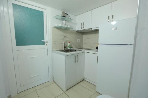 Kuchyň nebo kuchyňský kout v ubytování Villa Kevin's