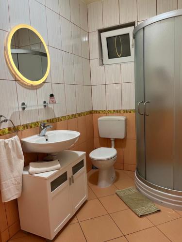 Ένα μπάνιο στο Holiday Home Larma