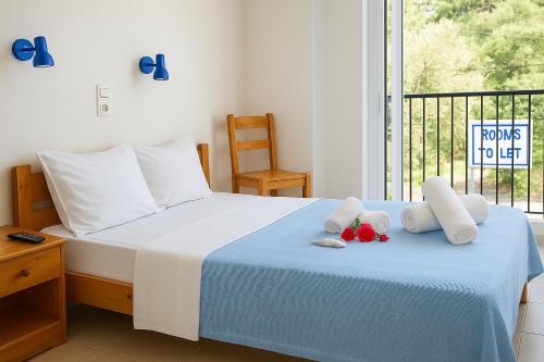 a bedroom with a bed with towels and a window at Blue Lake Holiday Homes - Keri Summer Escape in Keri