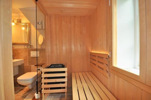 a bathroom with a toilet and a sink at Doppelhaushälfte SPO-Stern in Böhl