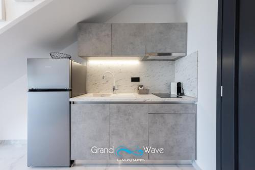 Dapur atau dapur kecil di Grand Wave Luxury Suites
