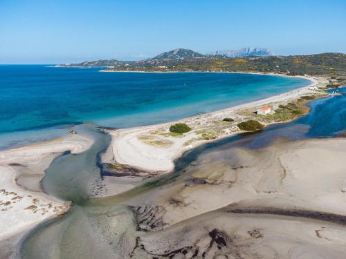 an aerial view of a beach and the ocean at Myrsine 7D - Klodge in Murta Maria