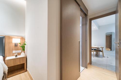 Ảnh trong thư viện ảnh của Modern District 1 2BR&3BR D1&Zenity apartment OUTDOOR Jacuzzi Pool ở TP. Hồ Chí Minh