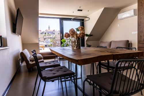 Prázdninová rezidence - vilabyt s terasou a výhledem na zámek