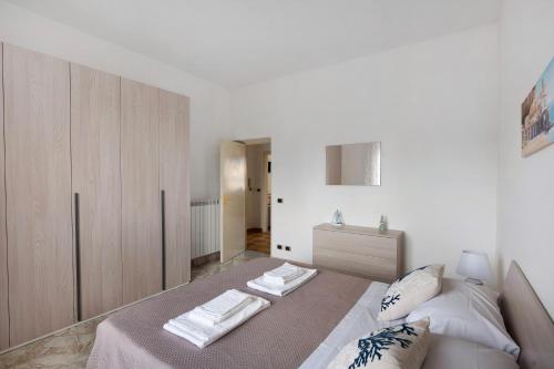a bedroom with a bed with two towels on it at Zio Gennaro Residence in Agerola