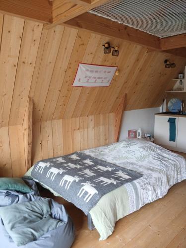 Postel nebo postele na pokoji v ubytování Au Dolmen de Kerhus "Toppen"