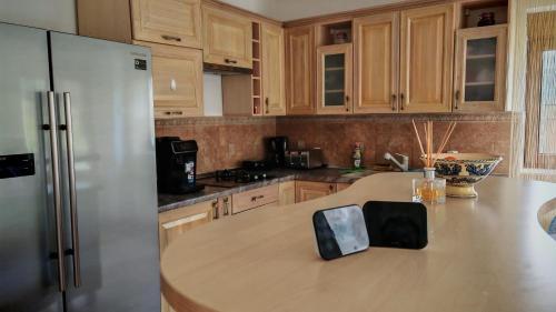 Η κουζίνα ή μικρή κουζίνα στο Xclusive Villa