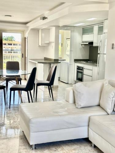 Køkken eller tekøkken på Modern Apartment with City Views