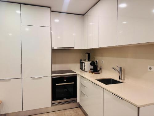 Kuchyň nebo kuchyňský kout v ubytování Tear Avenida