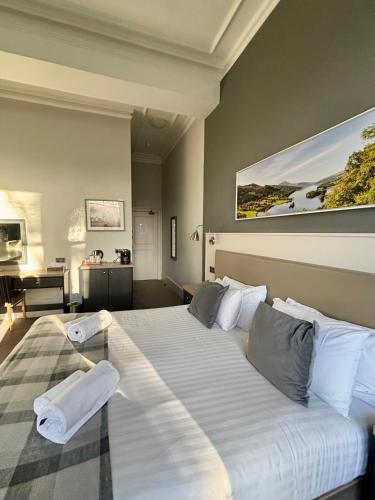 The Pitlochry Hydro Hotelにあるベッド