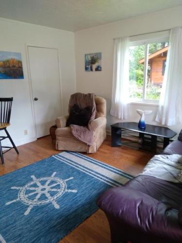 a living room with a couch and a chair at High Grade - Affordable, Near Mendenhall Glacier, Trails, and Conveniences -DISCOUNT ON TOURS! in Mendenhaven